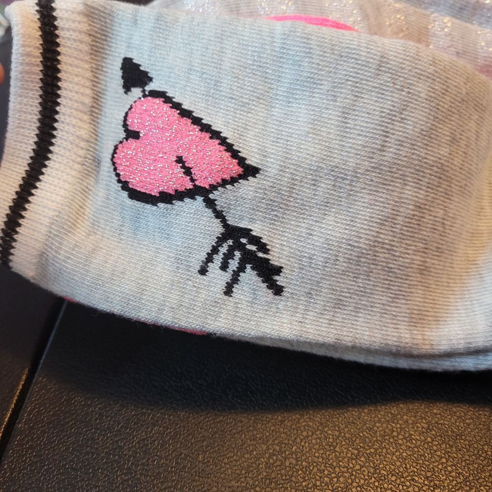 No Boundaries Valentine Sock Set, Knee High Set of 4,‎ Pink/Gray Shoe Size 4-10